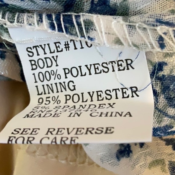 🎉 SALE Trendmates Sheer Floral Top - Picture 11 of 12